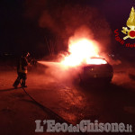 Pinerolo: auto in fiamme nel parcheggio di Eataly, illesa la conducente del veicolo