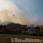Incendio di Cumiana: sono arrivati gli elicotteri