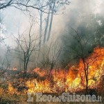 Sanfront, elicottero al lavoro per spegnere le fiamme