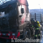Villar Perosa: camion in fiamme in via Dante Alighieri