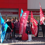 Stipendi in ritardo, scioperano i dipendenti del Carrefour di Orbassano