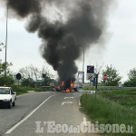 Rivalta: furgone in fiamme al Dojrone