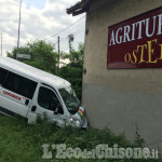 Piossasco: auto contro scuolabus in regione Milone, tre feriti