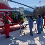 Usseaux: motociclista finisce in una scarpata, trasportato in ospedale dall'elicottero dei Vigili del fuoco