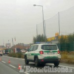 Orbassano: auto fuori strada, investe due passanti sulla Circonvallazione esterna