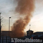 Beinasco: incendio nell’ex fabbrica Mecaplast, in fiamme rifiuti nello scantinato