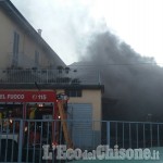 Pinerolo: appartamento in fiamme in pieno centro, preoccupazione per il vento