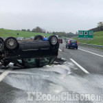 Piscina: auto si ribalta sulla Torino-Pinerolo, ferita 40enne 