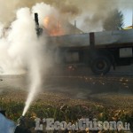 Airasca: autocarro in fiamme in via Roma, l'intervento dei Vigili del fuoco