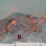 Ex-Annovati: incendio sotto controllo, ma difficile da domare