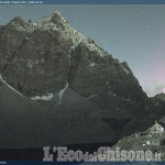 Lo spettacolo dell'aurora boreale sotto il Monviso