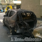 Pinerolo: auto in fiamme in Via Rossi