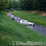 Pinerolo: auto senza freno a mano finisce nel Lemina