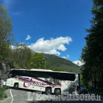 Pullman di turisti bloccato al bivio di Usseaux 