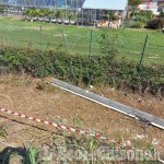 Orbassano: palo della luce cade sul manubrio di un ciclista, tragedia sfiorata in strada Volvera