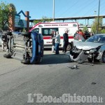 Beinasco: incidente alla rotonda delle Fornaci, un&#039;auto si ribalta