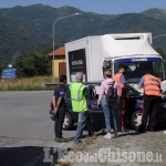 Revello, scontro tra auto e camion