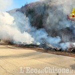 Salza: fiamme a cataste di legname, l'intervento dei Vigili del fuoco
