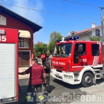 Vigone: fiamme in una rimessa di via Bonetto, Vigili del fuoco al lavoro
