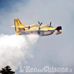 Incendio in Val Chisone: si allarga fronte del fuoco verso Bourcet, intervenuti Canadair