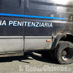 Cavour: è caccia al piromane che incendia i mezzi della Polizia