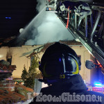 Sangano: fiamme sul tetto di un'abitazione di via san Lorenzo