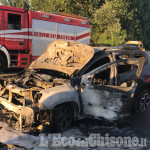 A Nichelino carambola tra auto in tangenziale sud: due in fiamme, una ribaltata, quattro i feriti