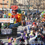 Carnevale di Pinerolo: folla da Giro d&#039;Italia, premiato il carro di Romanisio