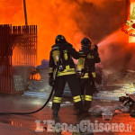 Bricherasio: fiamme in un'azienda tessile, Vigili del fuoco al lavoro