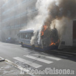Nichelino: navetta urbana prende fuoco