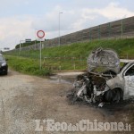 Airasca: due auto in fiamme vicino a un sottopasso dell’autostrada