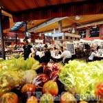 Mercato dei prodotti locali con Slow Food nel parco di Eataly