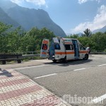 Incidente a Fenestrelle: motociclista in ospedale dopo lo scontro con un'auto