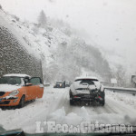Nevicate in montagna: traffico bloccato per 45 minuti a Fenestrelle