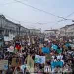 Friday for Future, a Torino sfilano in migliaia: tutti giovani e giovanissimi