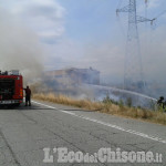 Volvera, fiamme nelle campagne vicino all&#039;uscita autostradale di Gerbole