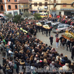 Orbassano, chiesa e piazza gremita per i funerali delle tre giovani vittime della strada