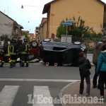 Nichelino: due auto si scontrano e si ribaltano in via S. Matteo