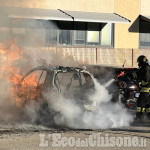 Pinerolo: macchina in fiamme alla Porporata 