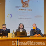 Pinerolo, vescovo e sindaco con le "mani in pasta" in un evento benefico 