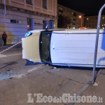 Pinerolo: incidente nei pressi di Piazza Roma, furgone  ribaltato.