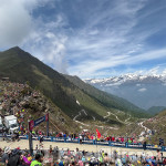 Giro d'Italia, spettacolare folla al Finestre ed a Sestriere e' ribaltone Yates