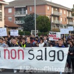 Piossasco: in via Torino la marcia contro i biglietti dei bus troppo cari