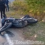 Pinerolo: scontro fra auto e moto alla rotonda della Porporata, biker ferito