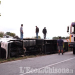 Tir si ribalta ad Airasca: strada regionale 23 chiusa al traffico da ieri sera