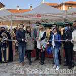 Orbassano: splende il sole sulla Fiera del Sedano rosso, tanti visitatori in centro