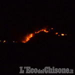 Incendio a Rucas di Bagnolo, ancora alte le fiamme