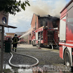 Maxi incendio al castello di Piobesi, proseguono le attività dei Vigili del fuoco