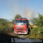 Borgaretto: fiamme tra il campo nomadi e la tangenziale