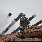 Perosa Argentina: bloccati sul balcone dopo le fiamme nell&#039;alloggio, salvati dai Vigili del fuoco